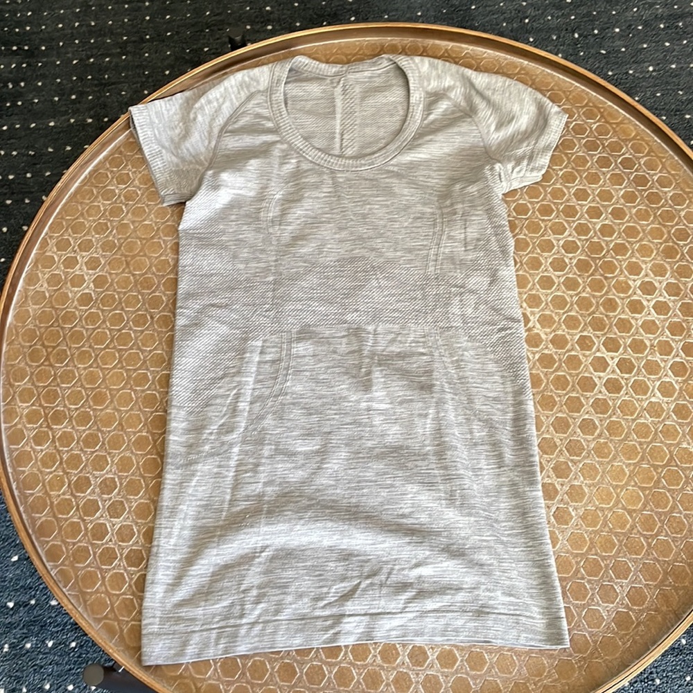 lululemon athletica Gray Short Sleeve Tee